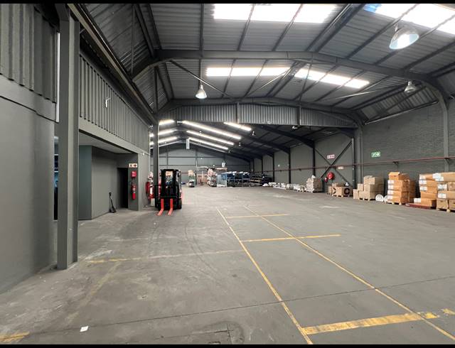 3,399M² WAREHOUSE FOR SALE IN BEACONVALE